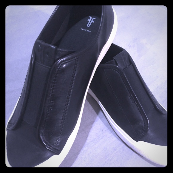 frye claudia slip on